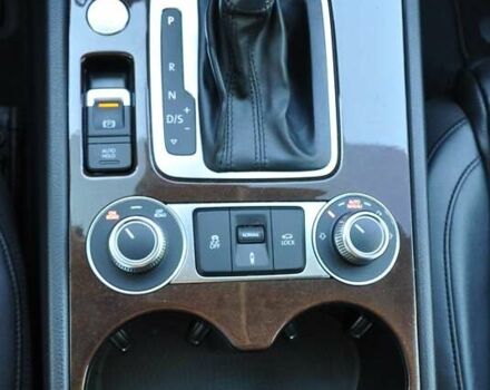 Белый Фольксваген Туарег, объемом двигателя 2.97 л и пробегом 263 тыс. км за 23000 $, фото 42 на Automoto.ua