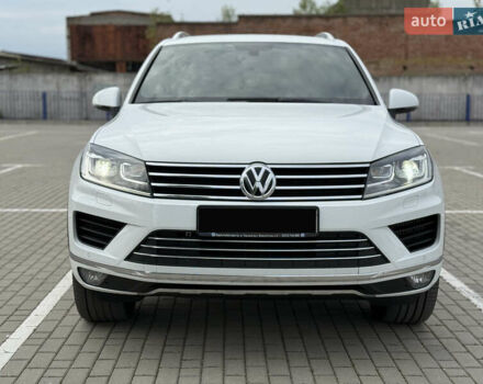 Білий Фольксваген Туарег, об'ємом двигуна 3 л та пробігом 135 тис. км за 32900 $, фото 1 на Automoto.ua