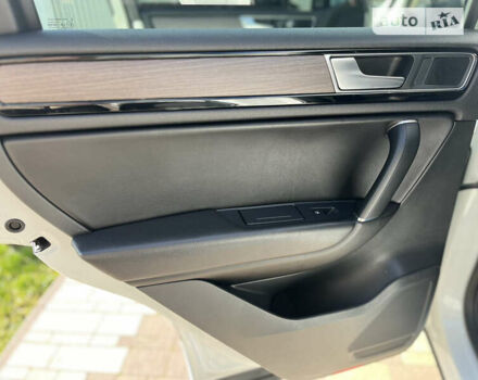 Білий Фольксваген Туарег, об'ємом двигуна 2.97 л та пробігом 300 тис. км за 21900 $, фото 33 на Automoto.ua