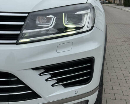 Белый Фольксваген Туарег, объемом двигателя 2.97 л и пробегом 418 тыс. км за 22900 $, фото 9 на Automoto.ua