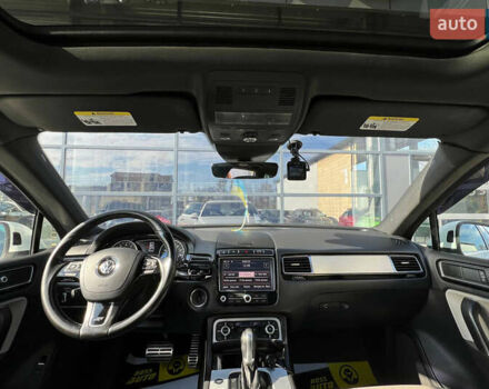 Белый Фольксваген Туарег, объемом двигателя 3.6 л и пробегом 157 тыс. км за 20500 $, фото 18 на Automoto.ua