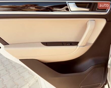 Белый Фольксваген Туарег, объемом двигателя 2.97 л и пробегом 172 тыс. км за 31500 $, фото 36 на Automoto.ua