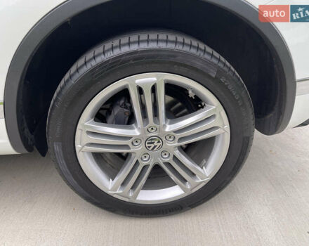 Фольксваген Туарег 2016 в Луцке на Automoto.ua Белый Фольксваген Туарег, объемом двигателя 2.97 л и пробегом 146 тыс. км за 33800 $, фото 63 на Automoto.ua