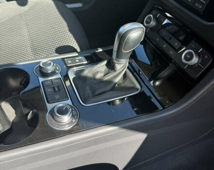 Білий Фольксваген Туарег, об'ємом двигуна 2.97 л та пробігом 265 тис. км за 25500 $, фото 7 на Automoto.ua