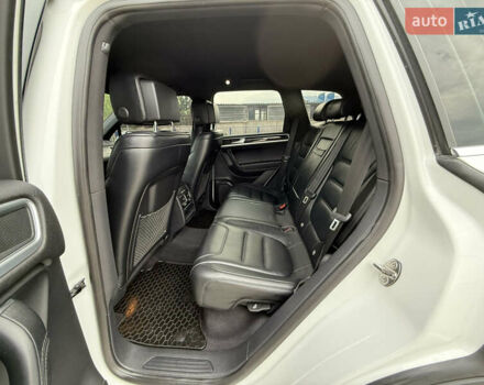 Білий Фольксваген Туарег, об'ємом двигуна 3 л та пробігом 135 тис. км за 32900 $, фото 32 на Automoto.ua