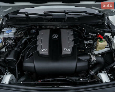 Белый Фольксваген Туарег, объемом двигателя 2.97 л и пробегом 120 тыс. км за 32000 $, фото 40 на Automoto.ua