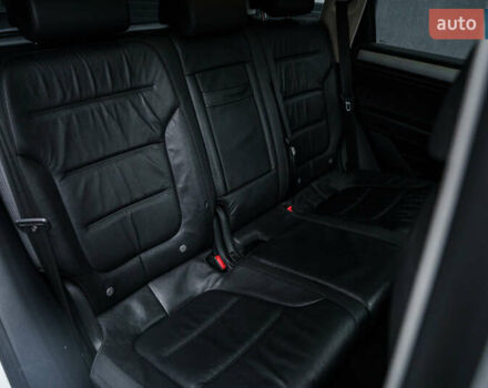 Белый Фольксваген Туарег, объемом двигателя 2.97 л и пробегом 120 тыс. км за 32000 $, фото 25 на Automoto.ua