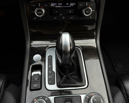 Білий Фольксваген Туарег, об'ємом двигуна 3 л та пробігом 135 тис. км за 32900 $, фото 49 на Automoto.ua