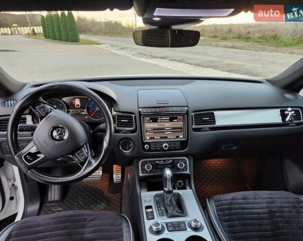 Белый Фольксваген Туарег, объемом двигателя 2.97 л и пробегом 269 тыс. км за 26900 $, фото 16 на Automoto.ua