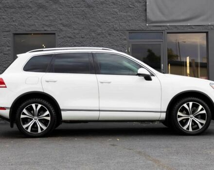 Білий Фольксваген Туарег, об'ємом двигуна 3 л та пробігом 76 тис. км за 12300 $, фото 4 на Automoto.ua