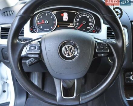 Белый Фольксваген Туарег, объемом двигателя 2.97 л и пробегом 263 тыс. км за 23000 $, фото 32 на Automoto.ua