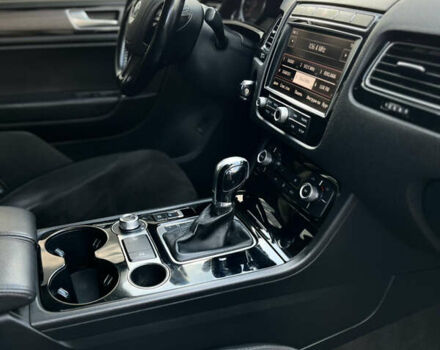 Білий Фольксваген Туарег, об'ємом двигуна 2.97 л та пробігом 300 тис. км за 21900 $, фото 26 на Automoto.ua