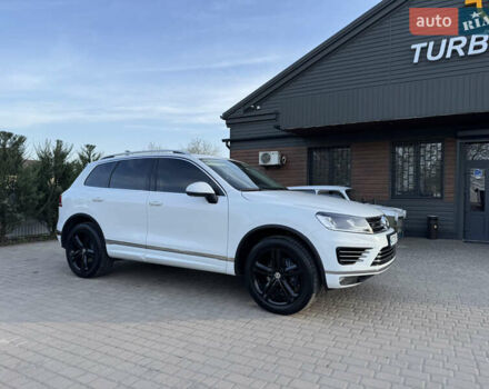 Білий Фольксваген Туарег, об'ємом двигуна 3 л та пробігом 229 тис. км за 32600 $, фото 3 на Automoto.ua
