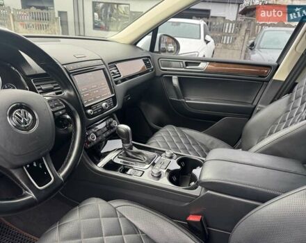 Белый Фольксваген Туарег, объемом двигателя 2.97 л и пробегом 215 тыс. км за 27900 $, фото 21 на Automoto.ua