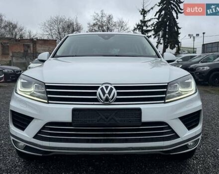 Белый Фольксваген Туарег, объемом двигателя 2.97 л и пробегом 215 тыс. км за 27900 $, фото 69 на Automoto.ua