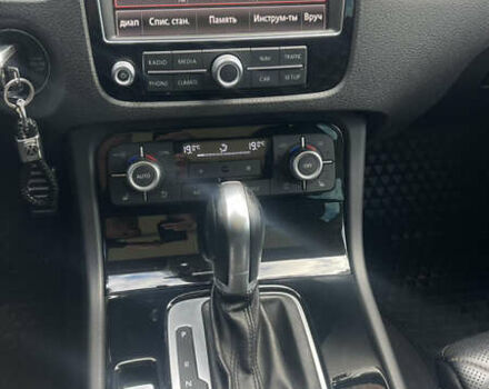 Білий Фольксваген Туарег, об'ємом двигуна 2.97 л та пробігом 250 тис. км за 32500 $, фото 32 на Automoto.ua