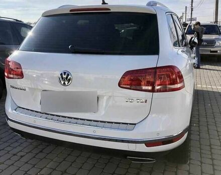 Белый Фольксваген Туарег, объемом двигателя 3 л и пробегом 136 тыс. км за 23000 $, фото 6 на Automoto.ua
