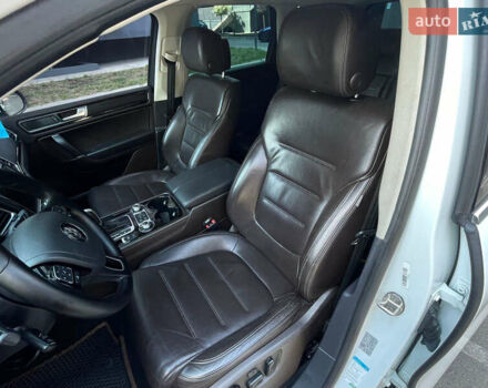 Белый Фольксваген Туарег, объемом двигателя 2.97 л и пробегом 237 тыс. км за 28500 $, фото 11 на Automoto.ua