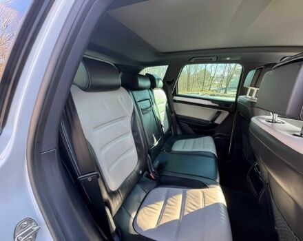 Білий Фольксваген Туарег, об'ємом двигуна 3 л та пробігом 57 тис. км за 8000 $, фото 12 на Automoto.ua