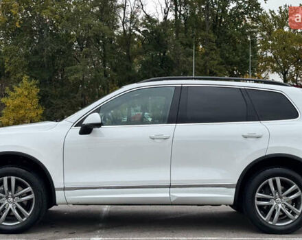 Білий Фольксваген Туарег, об'ємом двигуна 3 л та пробігом 192 тис. км за 31000 $, фото 3 на Automoto.ua