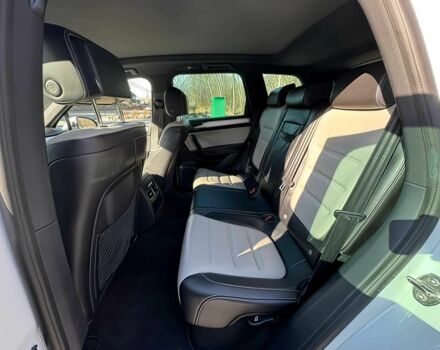 Білий Фольксваген Туарег, об'ємом двигуна 3 л та пробігом 57 тис. км за 8000 $, фото 11 на Automoto.ua