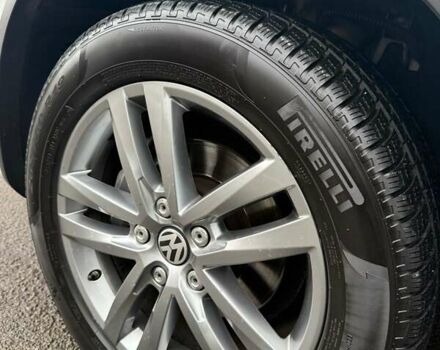 Белый Фольксваген Туарег, объемом двигателя 2.97 л и пробегом 161 тыс. км за 33000 $, фото 35 на Automoto.ua