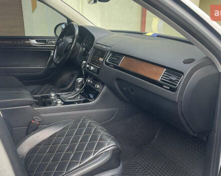 Білий Фольксваген Туарег, об'ємом двигуна 2.97 л та пробігом 250 тис. км за 32500 $, фото 26 на Automoto.ua