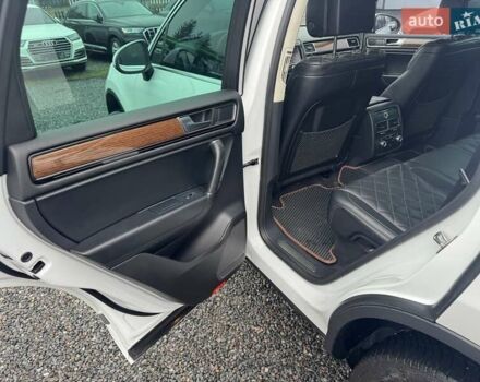 Белый Фольксваген Туарег, объемом двигателя 2.97 л и пробегом 215 тыс. км за 27900 $, фото 31 на Automoto.ua