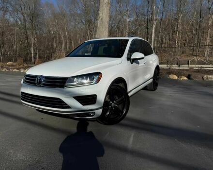 Білий Фольксваген Туарег, об'ємом двигуна 3 л та пробігом 57 тис. км за 8000 $, фото 1 на Automoto.ua