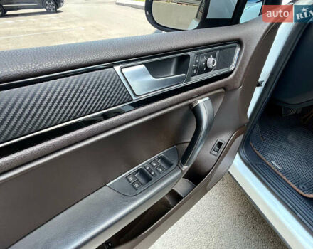 Белый Фольксваген Туарег, объемом двигателя 2.97 л и пробегом 237 тыс. км за 28500 $, фото 22 на Automoto.ua