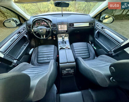 Білий Фольксваген Туарег, об'ємом двигуна 3 л та пробігом 229 тис. км за 32600 $, фото 31 на Automoto.ua