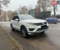 Белый Фольксваген Туарег, объемом двигателя 2.97 л и пробегом 161 тыс. км за 33000 $, фото 1 на Automoto.ua
