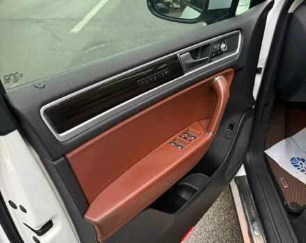 Белый Фольксваген Туарег, объемом двигателя 2.97 л и пробегом 161 тыс. км за 33000 $, фото 29 на Automoto.ua