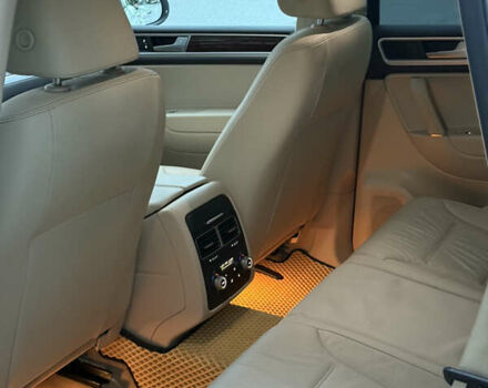 Белый Фольксваген Туарег, объемом двигателя 2.97 л и пробегом 147 тыс. км за 36900 $, фото 5 на Automoto.ua