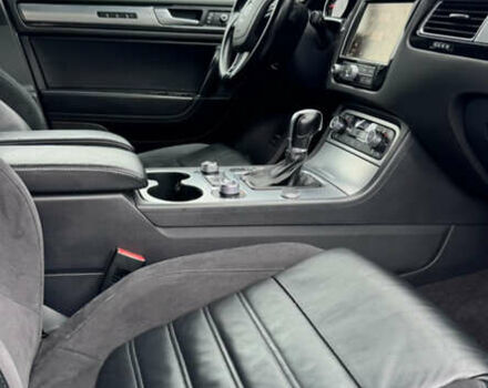 Білий Фольксваген Туарег, об'ємом двигуна 3 л та пробігом 192 тис. км за 31000 $, фото 33 на Automoto.ua