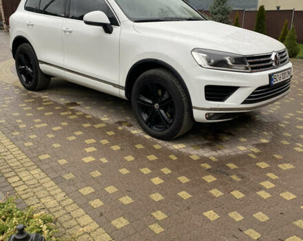 Білий Фольксваген Туарег, об'ємом двигуна 3 л та пробігом 215 тис. км за 28999 $, фото 2 на Automoto.ua