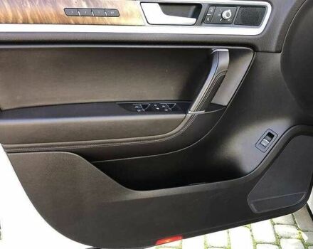 Белый Фольксваген Туарег, объемом двигателя 3 л и пробегом 136 тыс. км за 23000 $, фото 8 на Automoto.ua