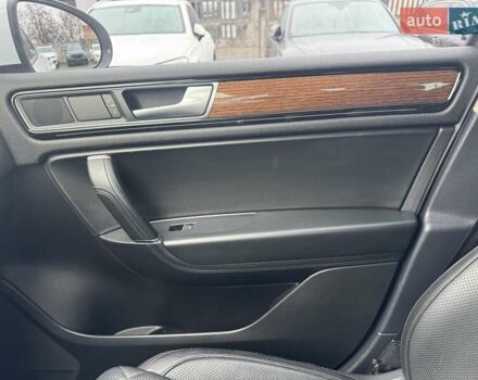 Белый Фольксваген Туарег, объемом двигателя 2.97 л и пробегом 215 тыс. км за 27900 $, фото 11 на Automoto.ua