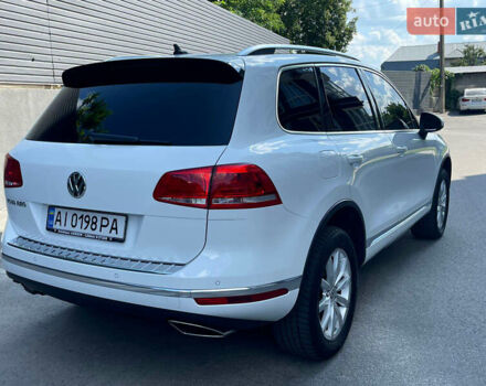 Белый Фольксваген Туарег, объемом двигателя 2.97 л и пробегом 237 тыс. км за 28500 $, фото 2 на Automoto.ua