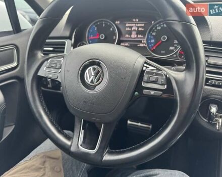Белый Фольксваген Туарег, объемом двигателя 2.97 л и пробегом 215 тыс. км за 27900 $, фото 9 на Automoto.ua