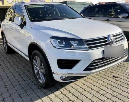 Белый Фольксваген Туарег, объемом двигателя 3 л и пробегом 136 тыс. км за 23000 $, фото 2 на Automoto.ua