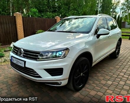 Белый Фольксваген Туарег, объемом двигателя 3 л и пробегом 194 тыс. км за 29500 $, фото 1 на Automoto.ua