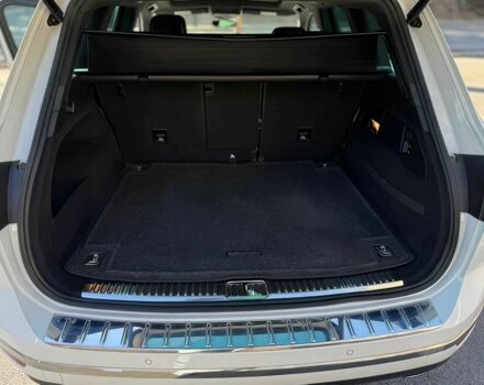 Білий Фольксваген Туарег, об'ємом двигуна 3 л та пробігом 57 тис. км за 8000 $, фото 13 на Automoto.ua