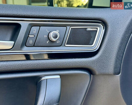 Білий Фольксваген Туарег, об'ємом двигуна 3 л та пробігом 229 тис. км за 32600 $, фото 27 на Automoto.ua