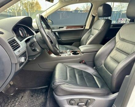 Білий Фольксваген Туарег, об'ємом двигуна 3 л та пробігом 180 тис. км за 29500 $, фото 11 на Automoto.ua