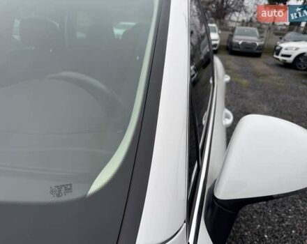 Белый Фольксваген Туарег, объемом двигателя 2.97 л и пробегом 215 тыс. км за 27900 $, фото 2 на Automoto.ua