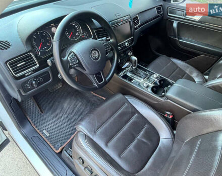 Белый Фольксваген Туарег, объемом двигателя 2.97 л и пробегом 237 тыс. км за 28500 $, фото 36 на Automoto.ua