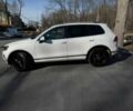 Белый Фольксваген Туарег, объемом двигателя 3 л и пробегом 66 тыс. км за 10000 $, фото 2 на Automoto.ua
