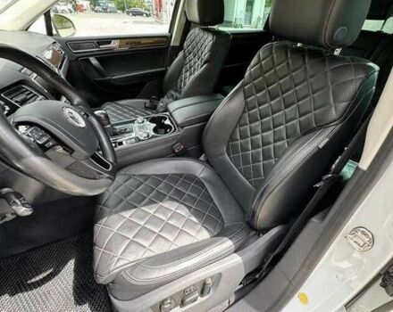 Белый Фольксваген Туарег, объемом двигателя 3 л и пробегом 110 тыс. км за 22000 $, фото 10 на Automoto.ua