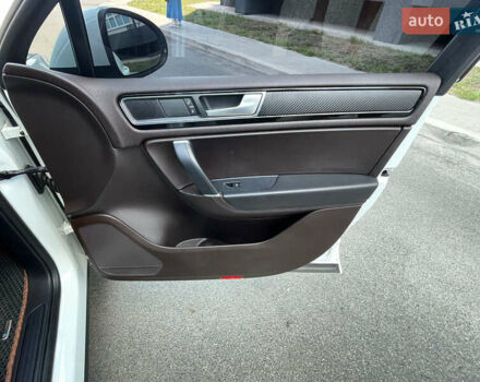 Белый Фольксваген Туарег, объемом двигателя 2.97 л и пробегом 237 тыс. км за 28500 $, фото 12 на Automoto.ua